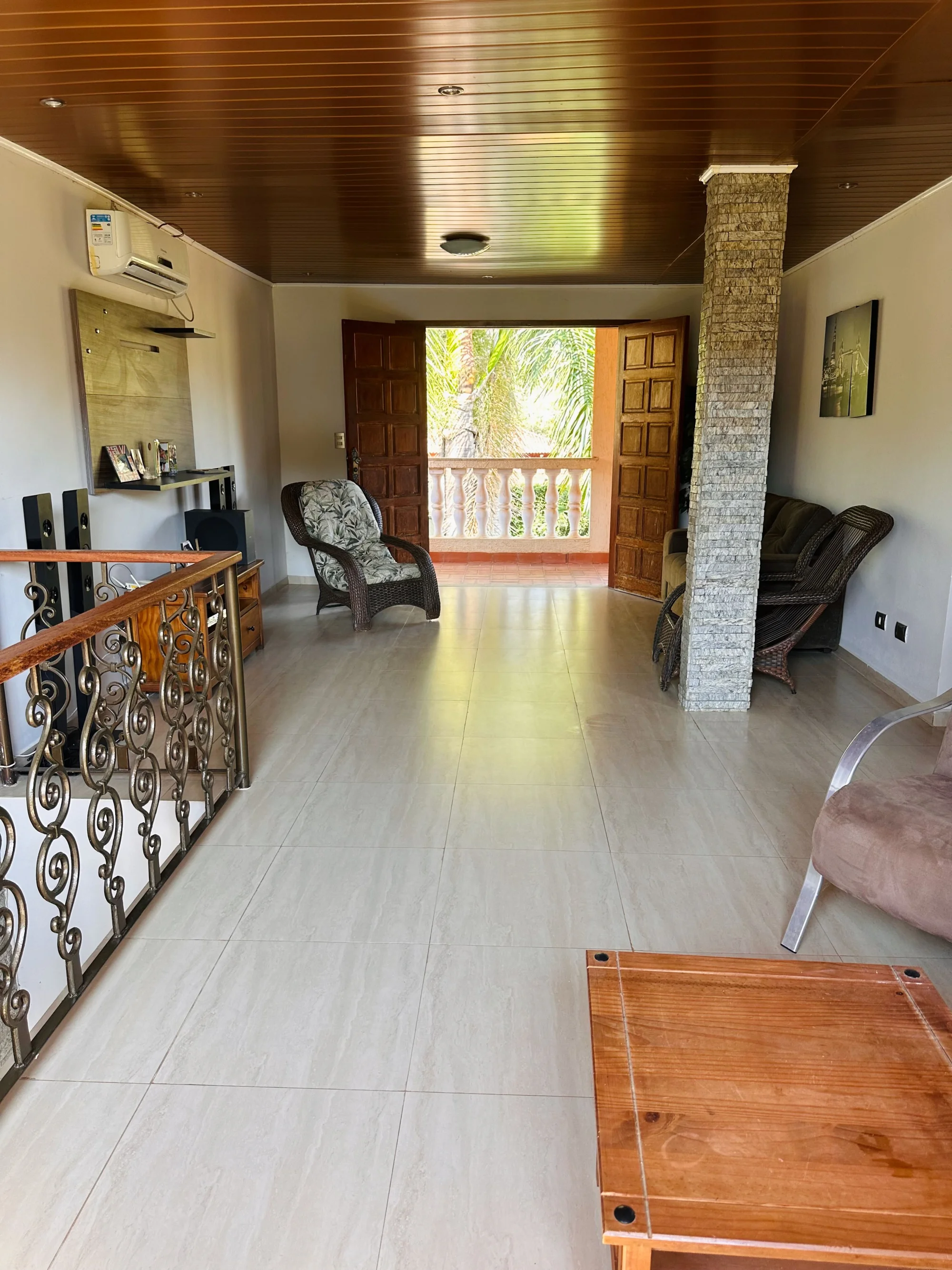 Sala com sofá